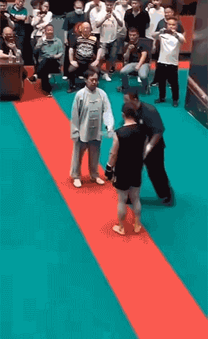 2aUR0.gif
